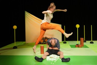 Der-Hase-und-der-Igel-Premierenbild1-Katharina-Schraml-Christian-Lemperle-Bildrechte-TdK