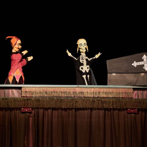 Mr. Caspar and his goofy family w (c) ALFA THEATRE (1)